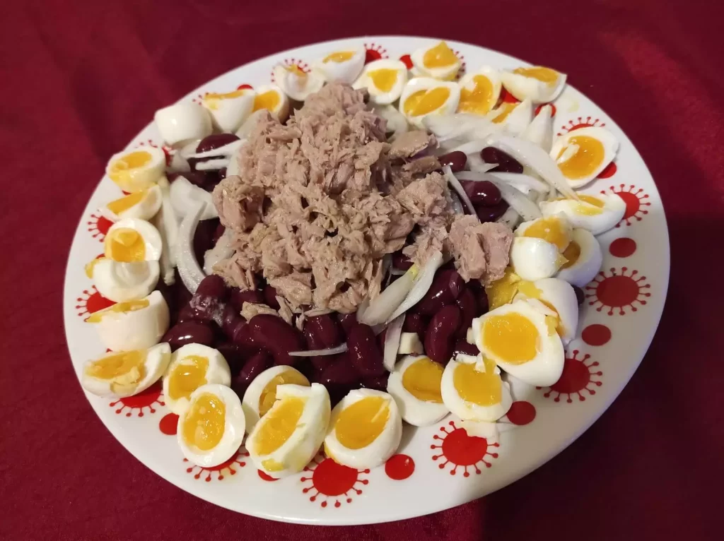 Tuna-Red Kidney Beans Salad with Quail Eggs